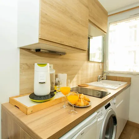 Champs Elysees & Arc De Triomphe - Cityapartmentstay Paris