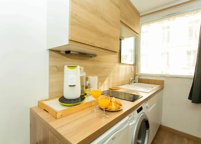 Champs Elysees & Arc De Triomphe - Cityapartmentstay Paris